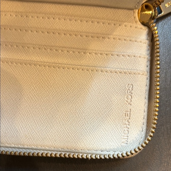 Michael Kors wallet - Picture 8 of 11
